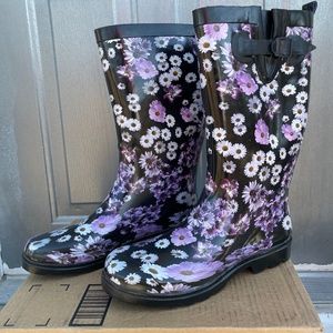 Capelli Black Ditsy Purple & White Daisy Rain Boot